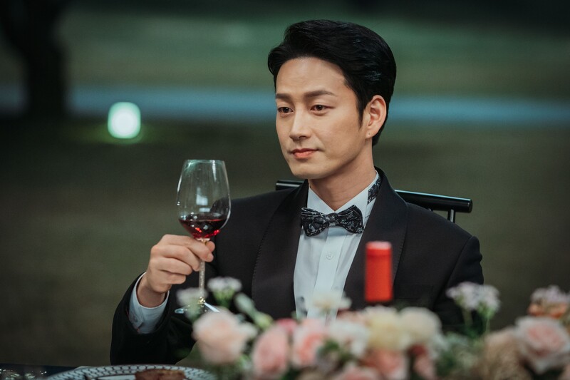 李賢旭最近在韓劇《Mine》演出到位,獲封「國民渣男」。
