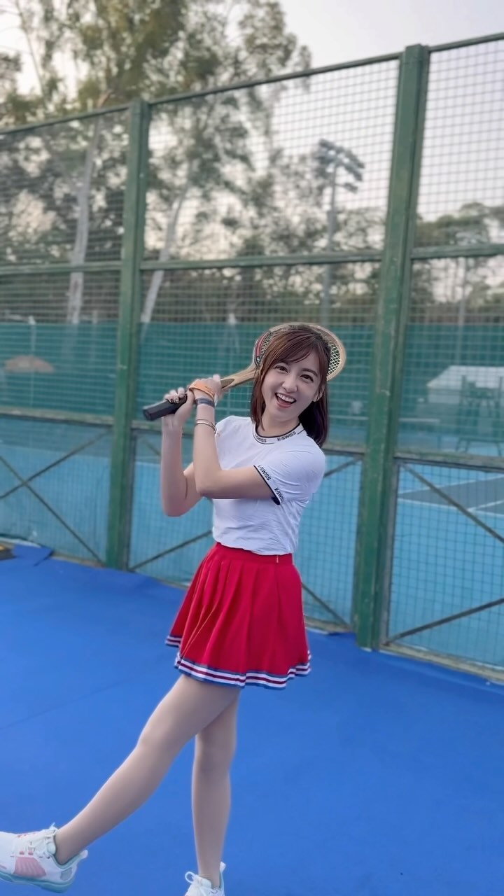 陈嘉倩网球Look青春活力。