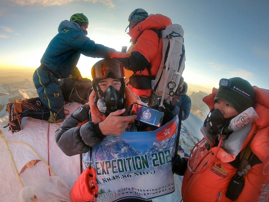 今年5月21日清晨，Larry終於登上珠穆朗瑪峰，得償30年的心願。