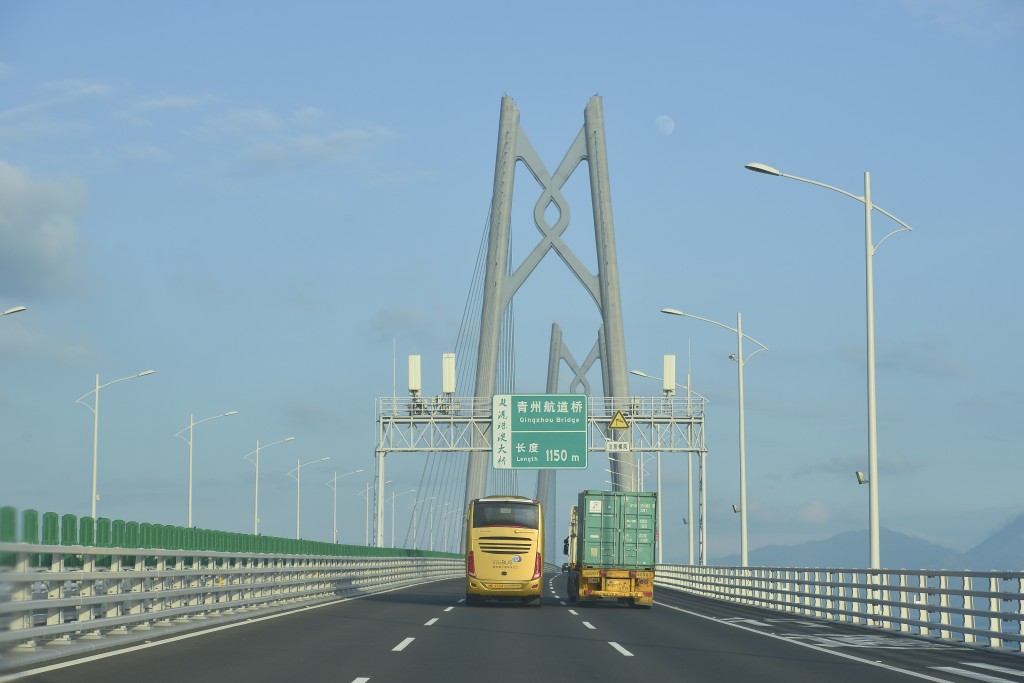 粵港同意每月增加最多500個港珠澳大橋兩地牌私家車的常規配額。資料圖片