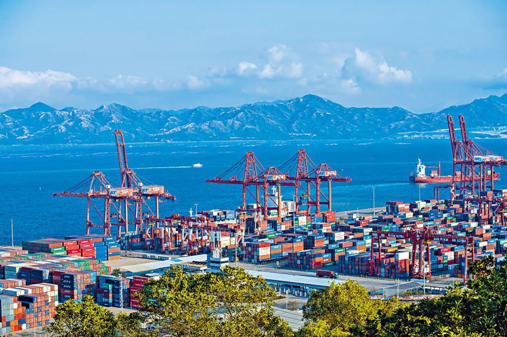 ■新規劃綱要提出深化廣東自貿試驗區制度,推動具有港澳執業資格的建築、會計等專業人士經備案後直接執業。