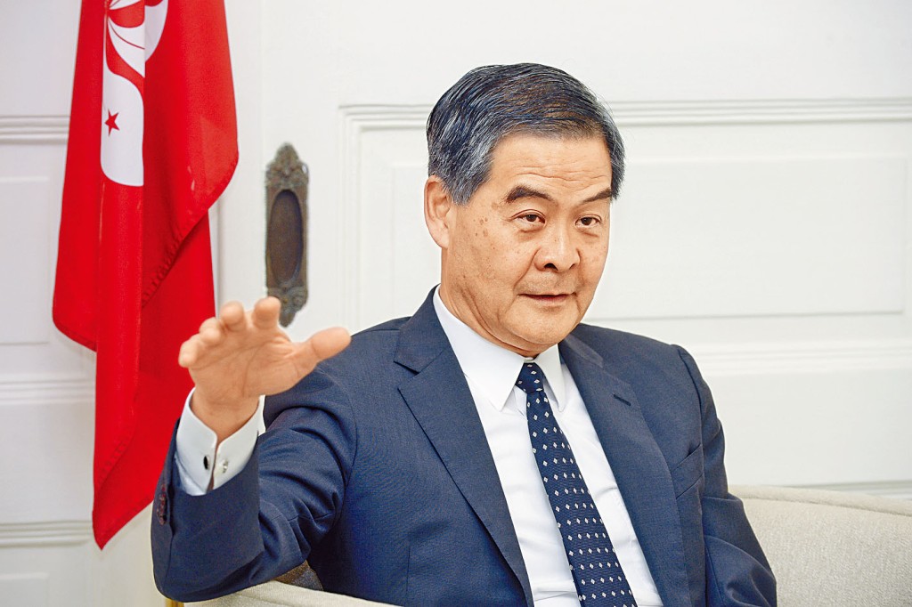 梁振英指責黎智英旗下刊物「造假新聞」。