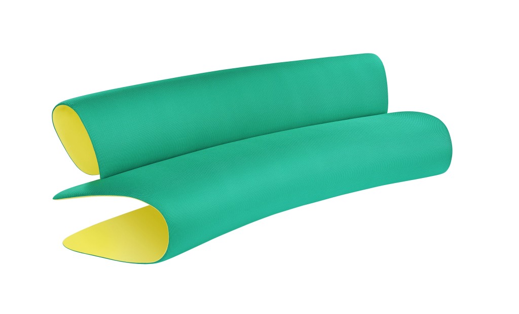 Frank Chou设计的Signature沙发,流丽的弧形线条,其一灵感取材自中国云南层叠秀美的梯田。