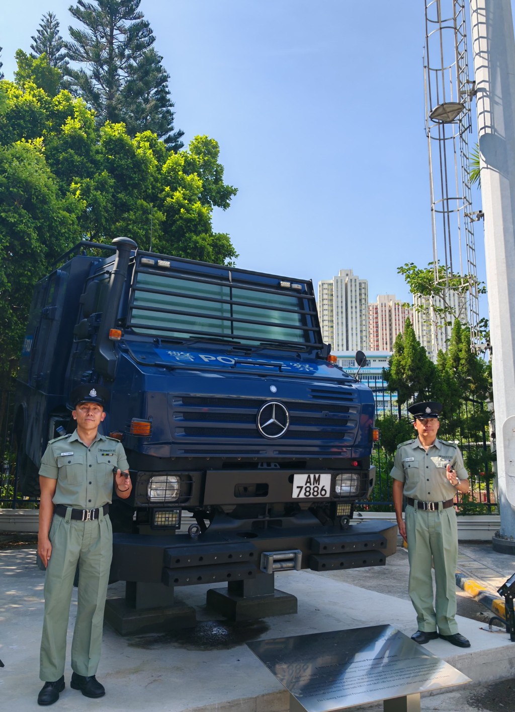 輔警隊教官、警長翁松彬(左)及楊啟龍(右)表示,輔警接受與正規警員同等的訓練。 輔警隊教官、警長翁松彬(左)及楊啟龍(右)表示,輔警接受與正規警員同等的訓練。