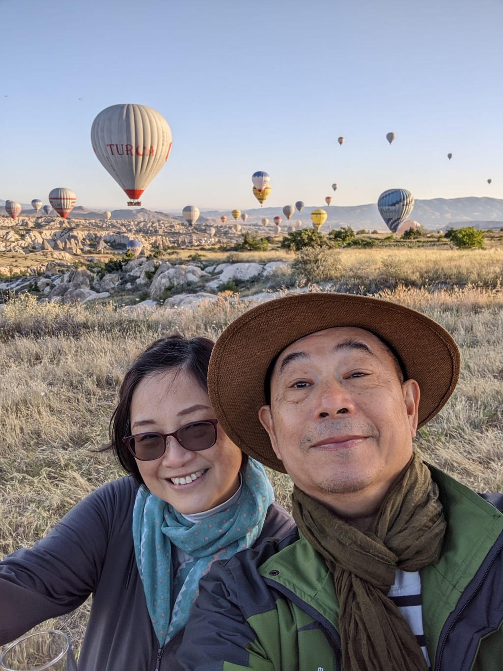 黄锦江经常周游列国去旅行。