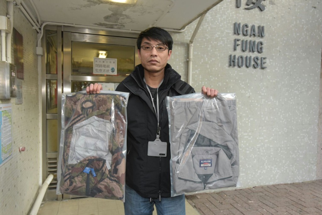 警方搜出犯案時所穿衣物。黃文威攝