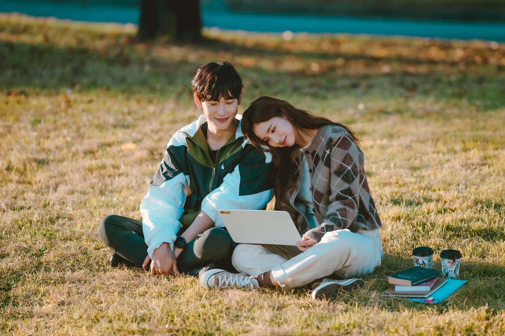 时完拍摄《奔跑爱情》时的幕后故事亦会公开。