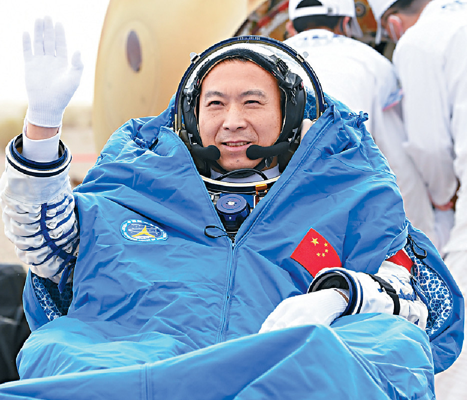 ■神十五指令長費俊龍。 ■神十五指令長費俊龍。