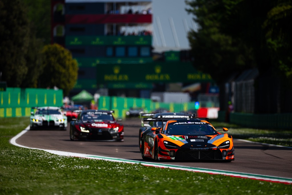 區天駿和隊友在排位賽中已有出色表現，成功以頭位起步。賽會圖片