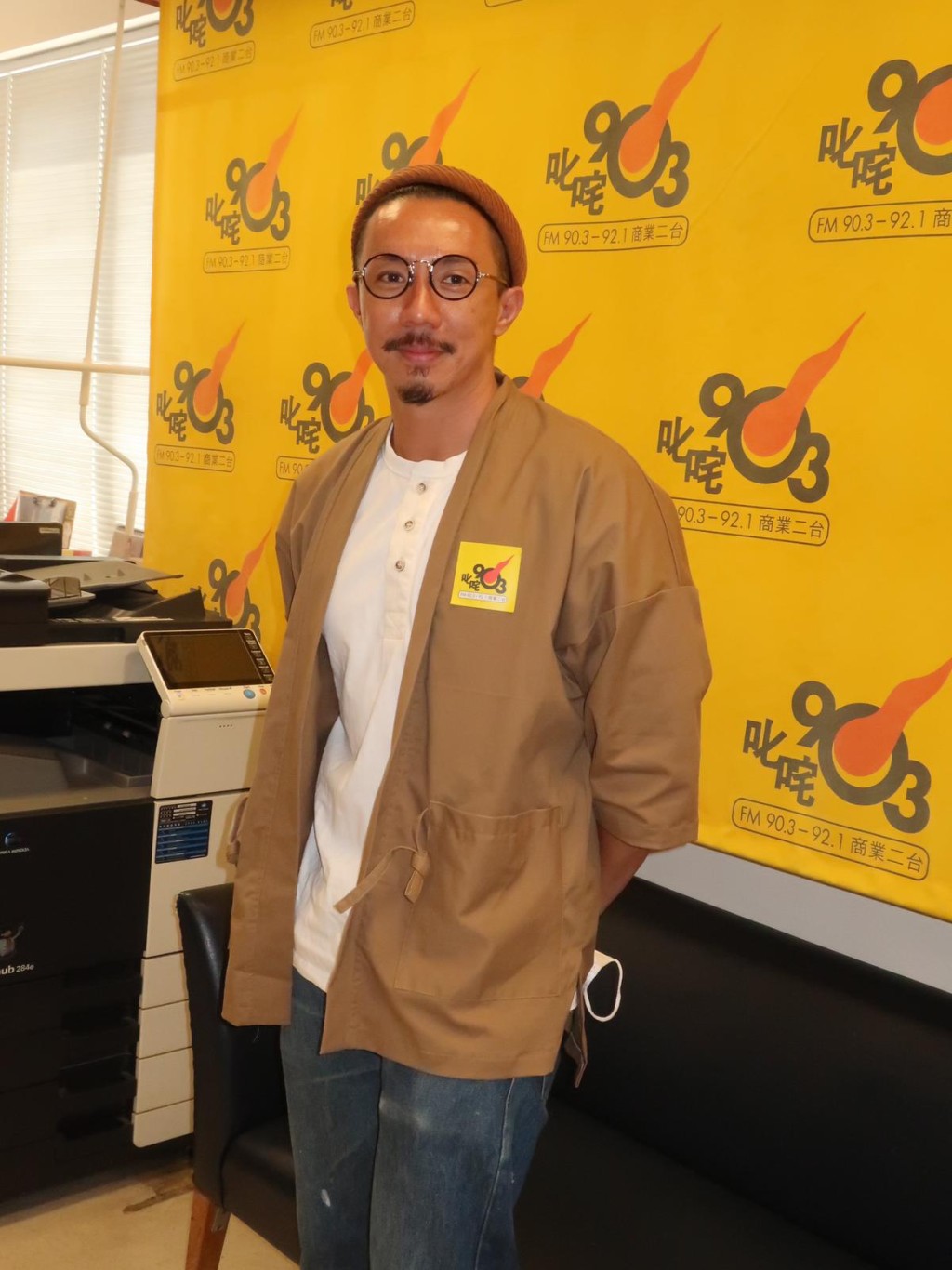 阿聰希望喺疫情下為觀眾帶來歡樂，所以就組成「輕勾」。
