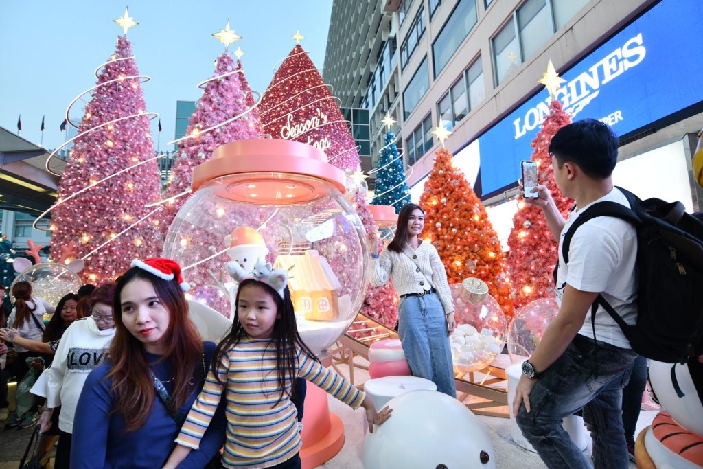 市民尖沙嘴赏圣诞装饰