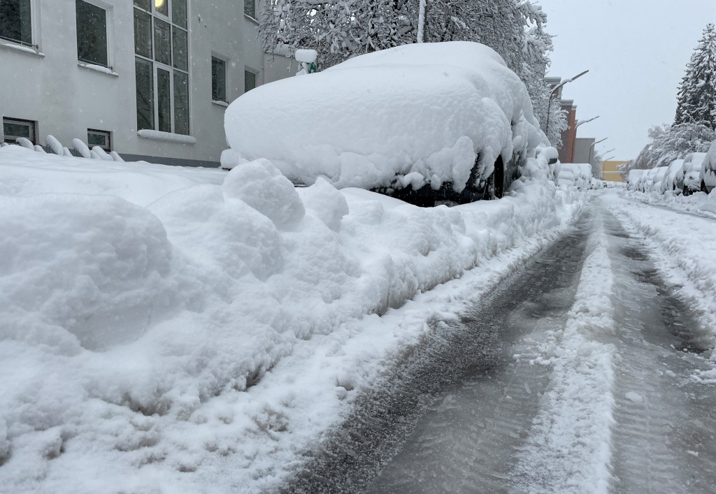 慕尼黑犹如成为了冰封世界，街道上盖满厚厚的积雪。路透社
