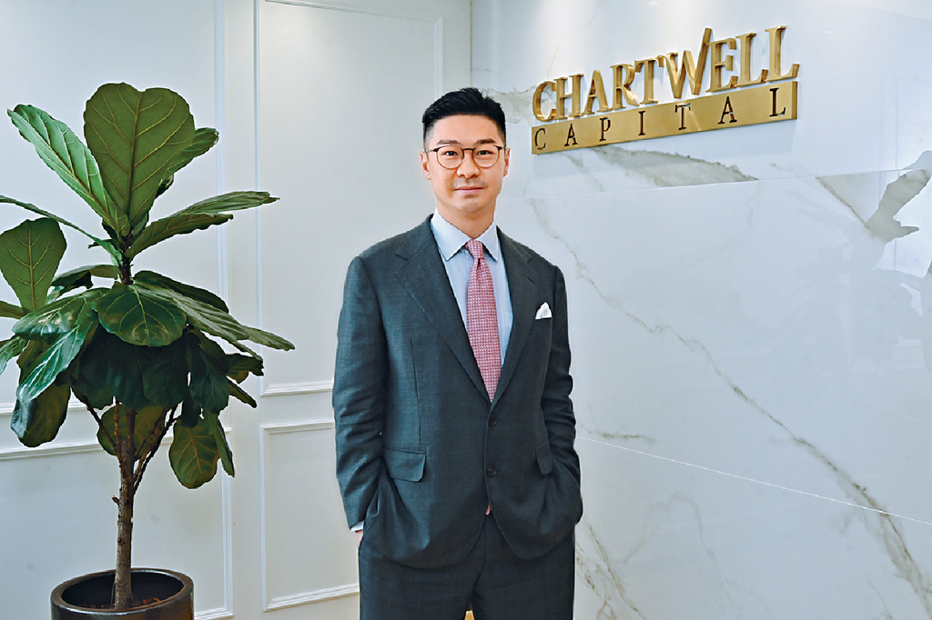 ■陳惠仁表示，現時TVB已經「由跌傷咗慢慢起身」。