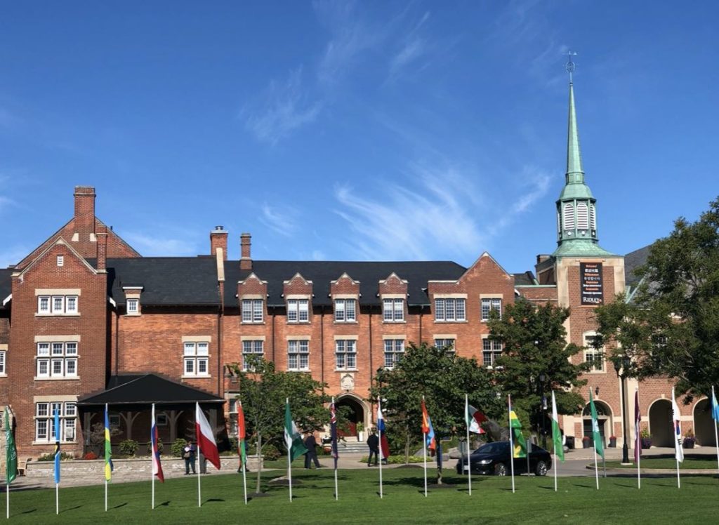 Ridley College位於安大略省，是加拿大私立教會寄宿學校中規模最大而且最古老的一所學校。