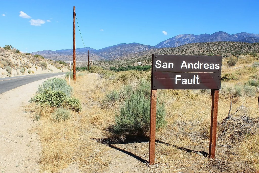 聖安德烈亞斯斷層是加州中部一處頻繁活動的斷層。網圖