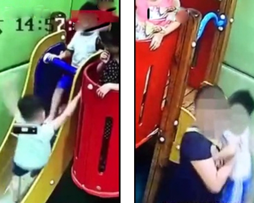 站在滑梯頂的男孩，將站在滑道上的男童踢落地（左圖）；家長迅即抱起涉事小孩走人。（右圖）（網圖）