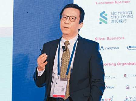 香港電視網絡有限公司董事會副主席及行政總裁王維基認為,應引入更多網上平台競爭者。 香港電視網絡有限公司董事會副主席及行政總裁王維基認為,應引入更多網上平台競爭者。