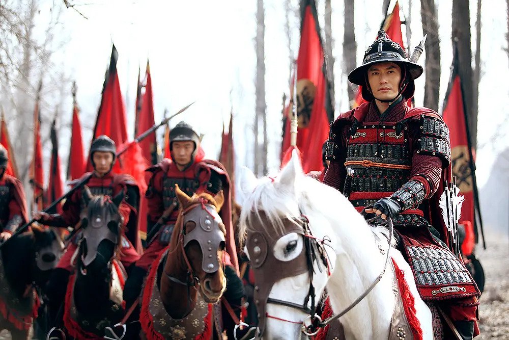 2013年電視劇《精忠岳飛》劇照，由黃曉明飾演岳飛。（豆瓣電影圖片）