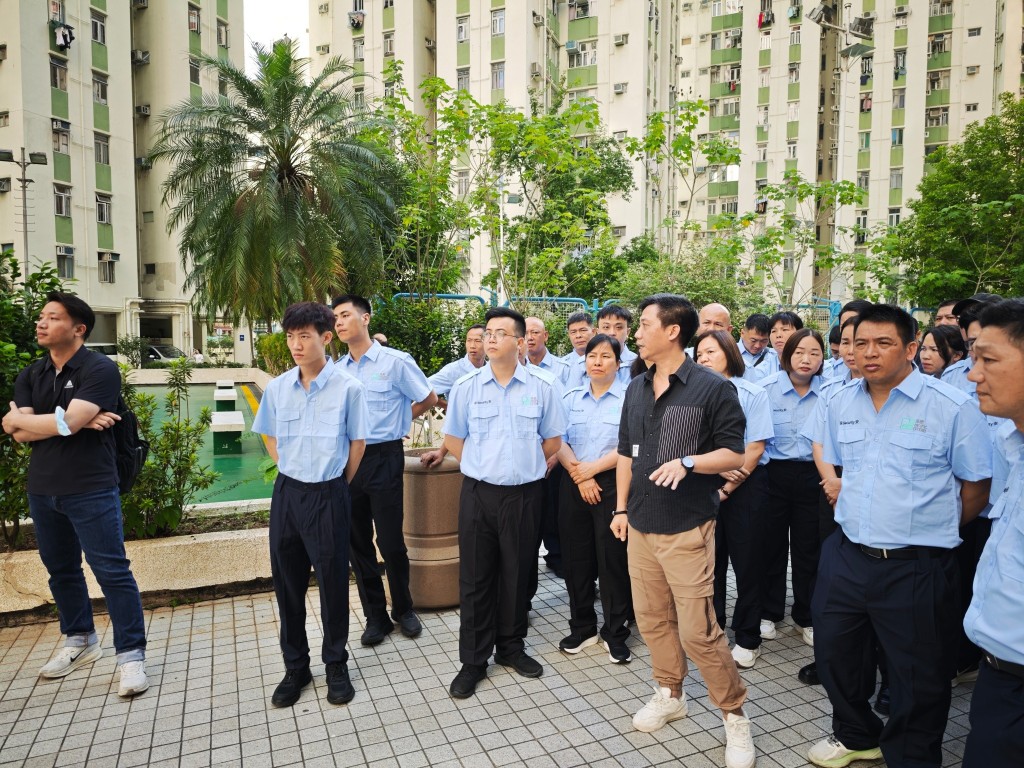 政府表示，截至今年9月，共接獲僱主申請輸入17,742名保安員，至今已獲批准的申請可輸入7,275名保安員。麗晶花園業主主案法團Facebook圖片
