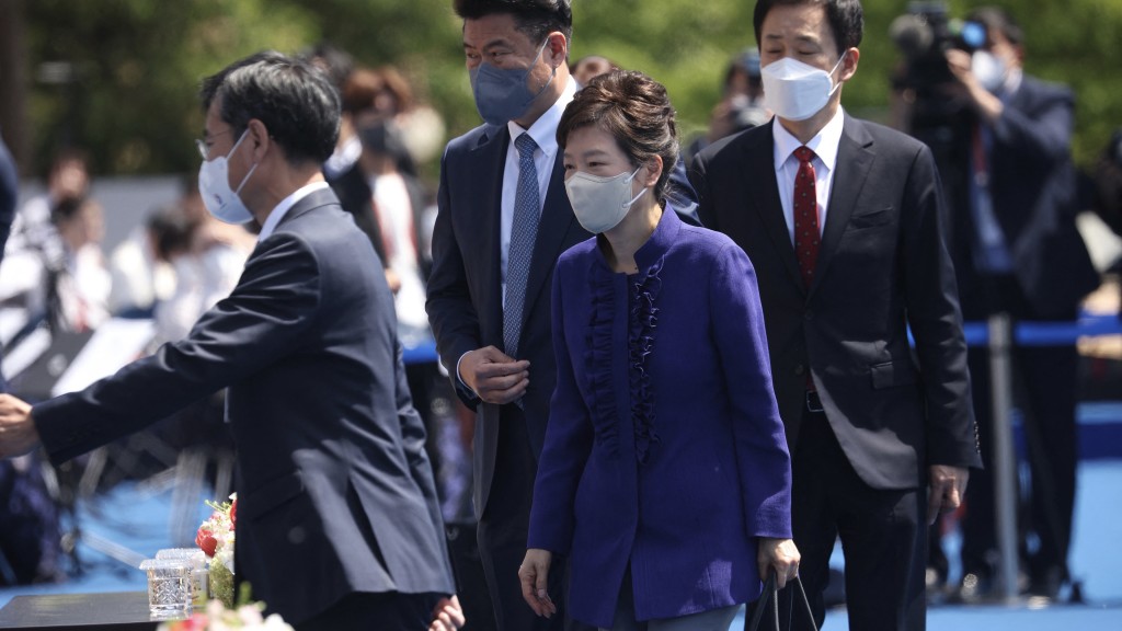 南韓前總統朴槿惠2022年出席尹錫悅宣誓就任總統的儀式。 法新社 南韓前總統朴槿惠2022年出席尹錫悅宣誓就任總統的儀式。 法新社