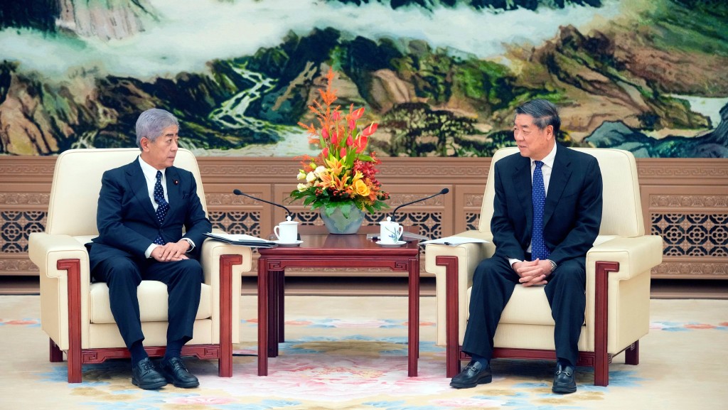 國務院副總理何立峰晤前日本外相岩屋毅。路透社