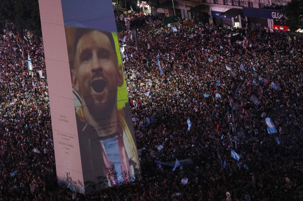 過百萬人上街慶祝美斯領阿根廷奪世界盃。REUTERS