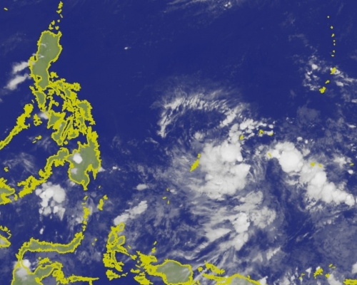 菲律宾东方海面有个低压区。台湾中央气象局