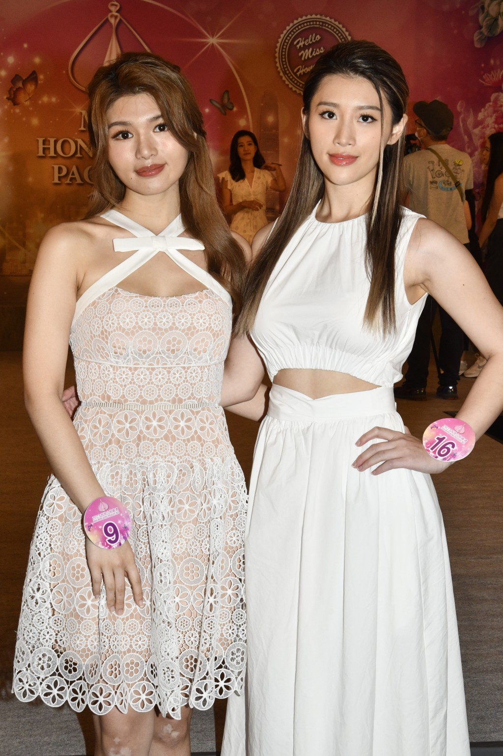 潘明璇（左）的提名人就是2017年香港小姐冠军得主雷庄𠒇。