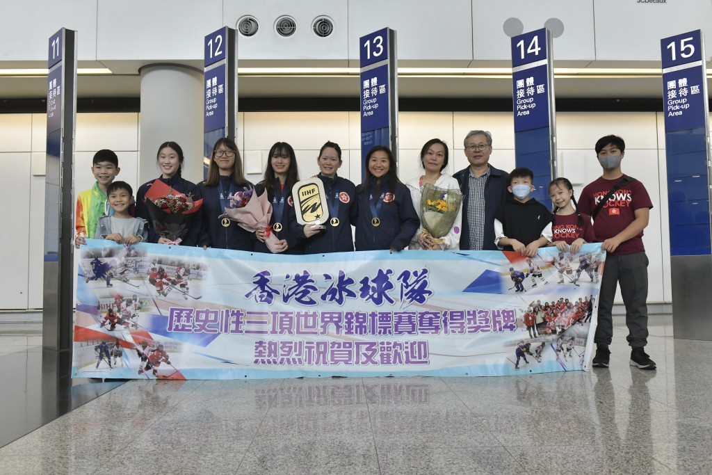 香港女子冰球代表隊返港。陳極彰攝