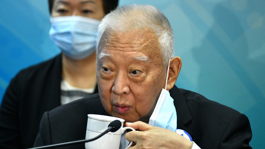 董建華辭世︱梁愛詩讚帶領「一國兩制」企穩陣腳 視同事為重要戰友 嘆回歸初期時勢難展所長