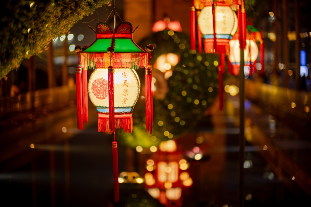 康文署由即日起至2月25日（周日）尖沙咀文化中心露天廣場舉行春節綵燈展。