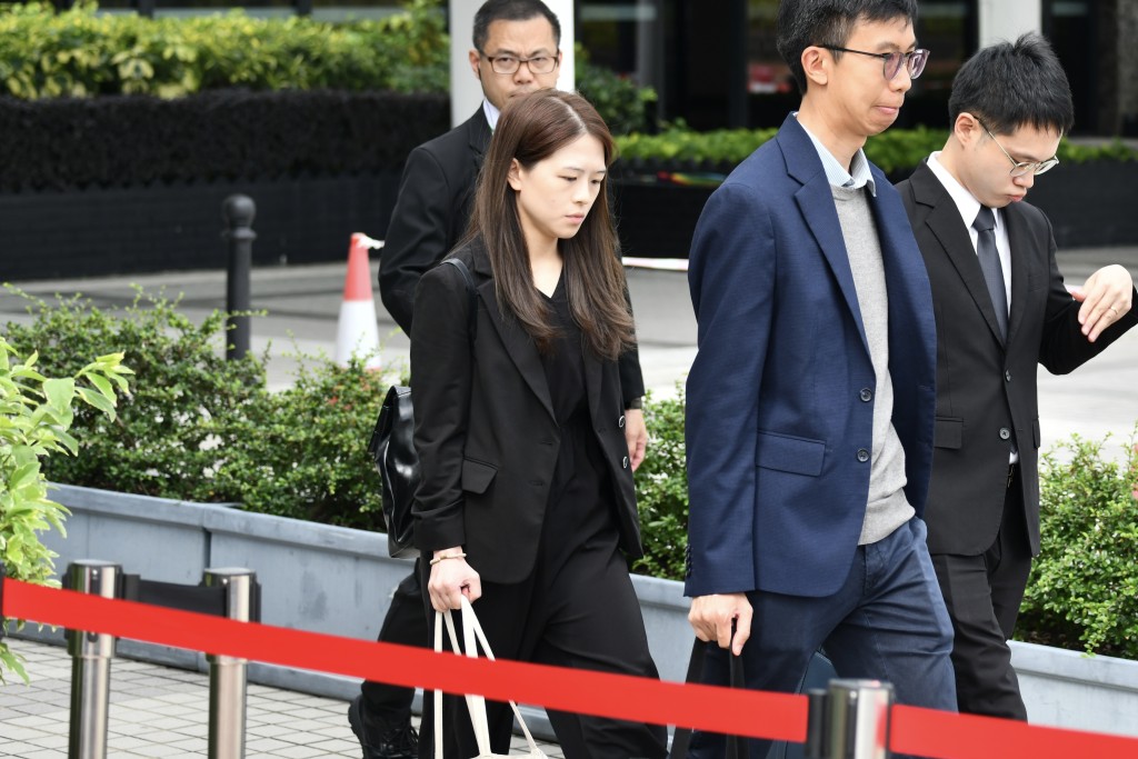 大埔民政事務處聯絡主任（5A） 柯煒妍（左）。