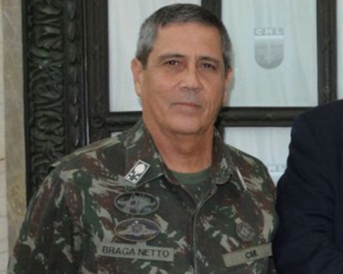 总统博尔索纳罗的幕僚长内托（Walter Souza Braga Netto）。