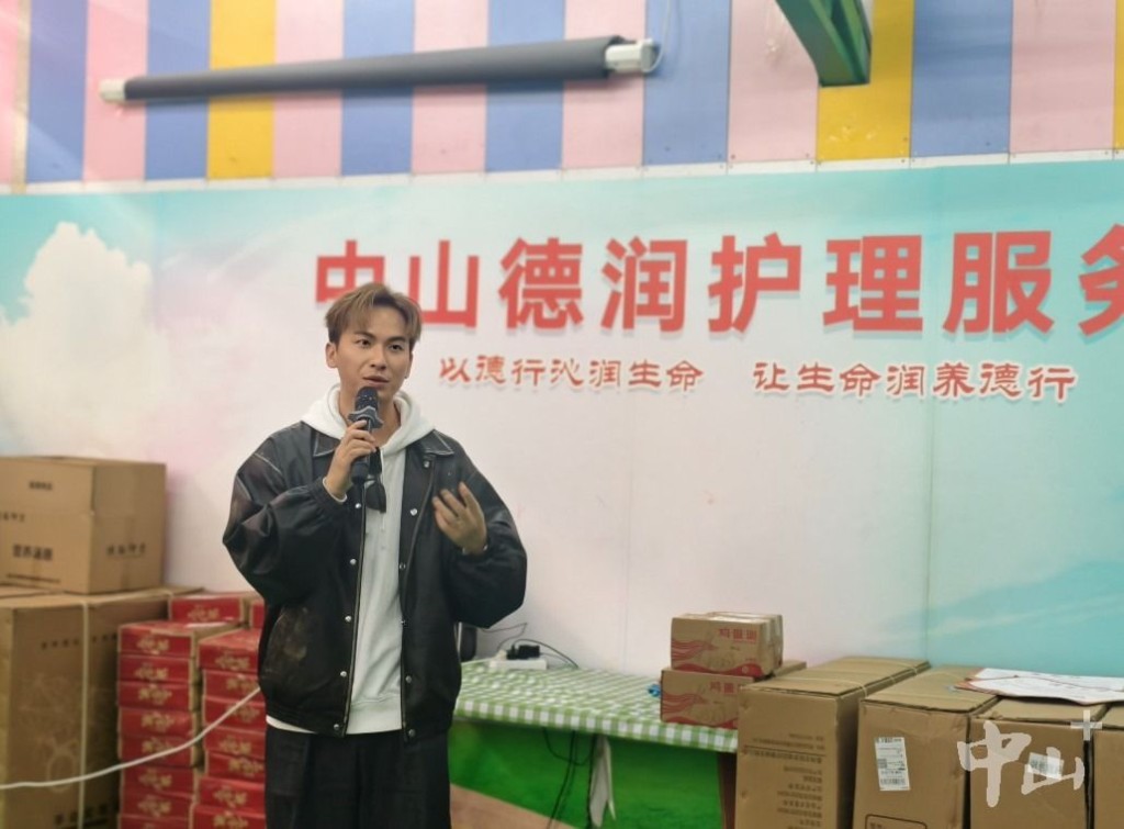 吉吉憶述家中有腦癱嘅親戚,所以好明白照顧者及患者嘅心情。 吉吉憶述家中有腦癱嘅親戚,所以好明白照顧者及患者嘅心情。