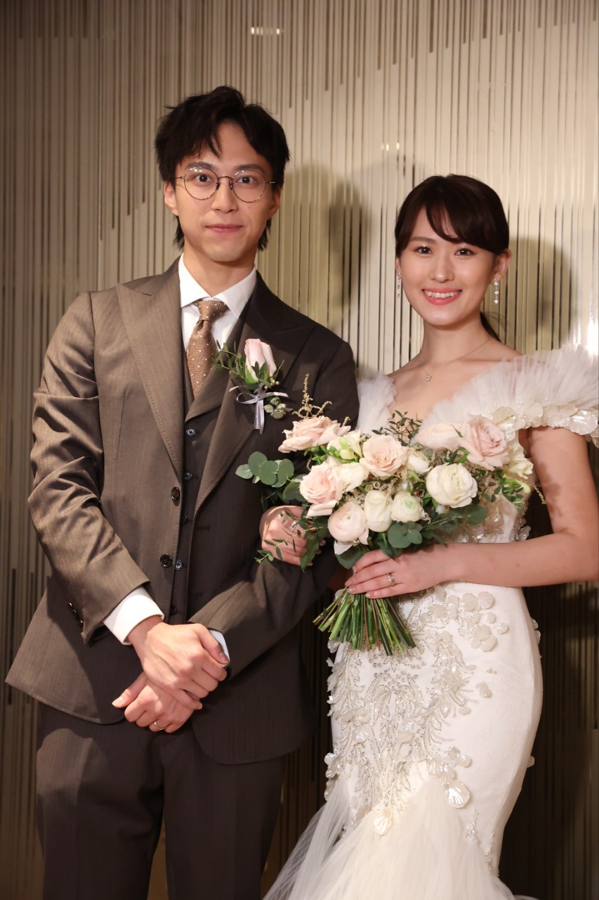 11）吴业坤去年5月已经求婚成功，3月时举行婚礼。