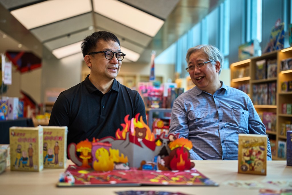 (左起)香港桌上遊戲教育學苑院長Edward Chan、香港創新智力運動協會聯合創辦人馮立榮(圖:霍楚暉) (左起)香港桌上遊戲教育學苑院長Edward Chan、香港創新智力運動協會聯合創辦人馮立榮(圖:霍楚暉)