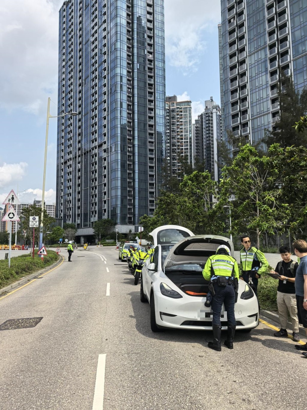 被截獲的白牌車。