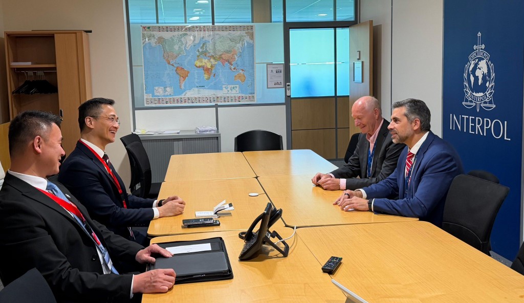 代表團就全球網絡犯罪最新形勢、跨境執法協作，以及新一代網絡警務發展與創新等議題，與各國代表深入交流。香港警察fb圖片