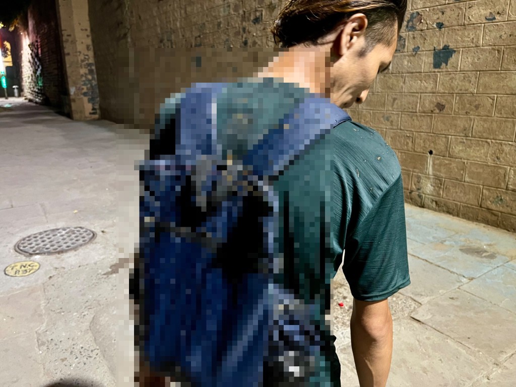 「Dotabata」被丟水球後全身沾滿牛糞。 X@DorabataGG 「Dotabata」被丟水球後全身沾滿牛糞。 X@DorabataGG