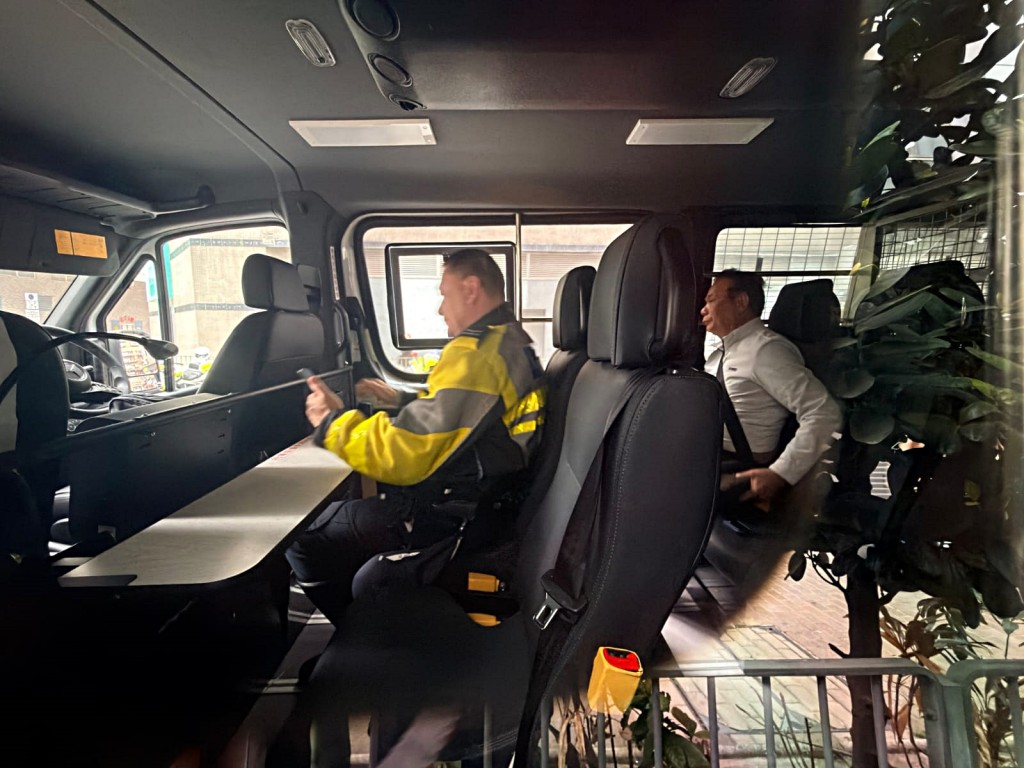 肇事司機在警車接受調查。梁國峰攝 肇事司機在警車接受調查。梁國峰攝