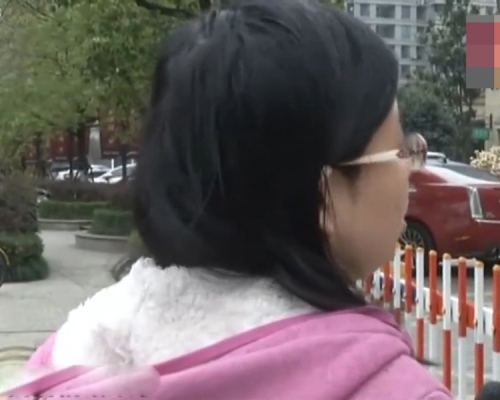 杭州女子稱在更衣室洗澡時被員工掀開簾子看光，更受到人格侮辱。（網圖）