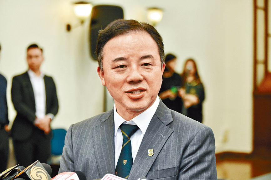 張翔的美式管理作風,較強調校長領導與行政效率,卻惹來架空校委會的質疑。