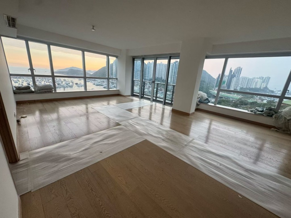 黃竹坑豪宅屋苑深灣9號1座中層A室，單位實用面積1950方呎，現時叫租140000元。