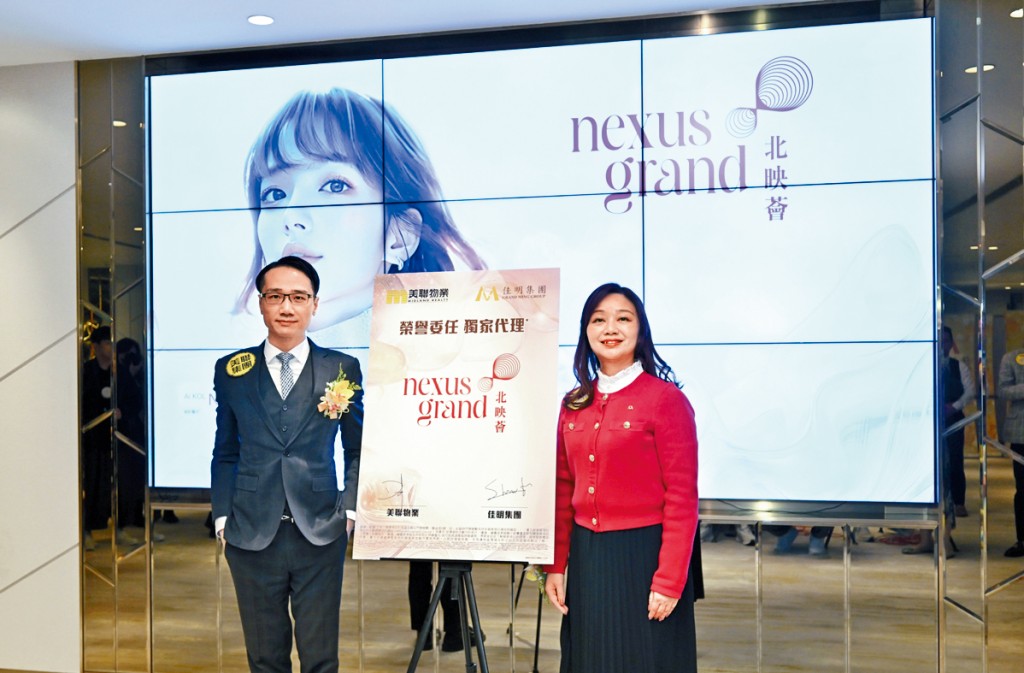 佳明馮倩平（右）表示，北映薈昨日上載樓書，最快月內推售。