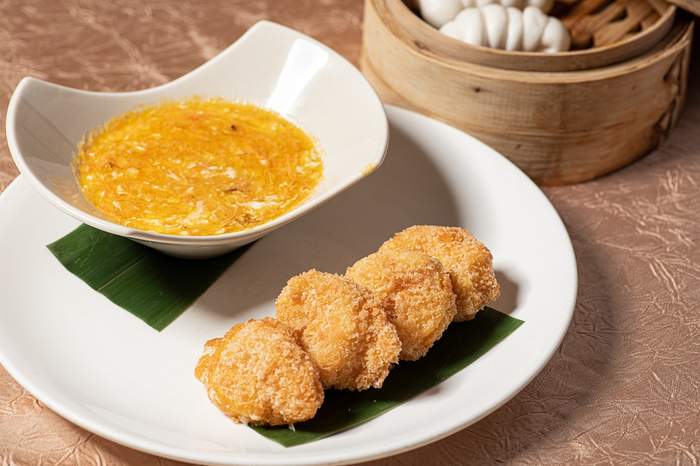 吉列大蝦球配蟹皇醬伴蒸花卷