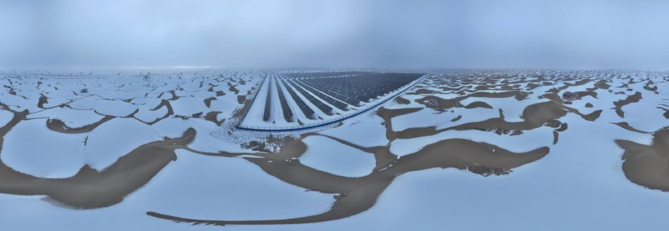 新疆塔克拉瑪干沙漠現「雪海」奇景。（微博）