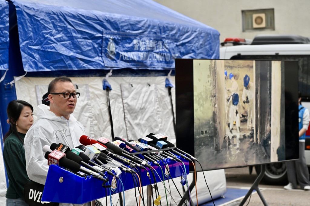 警務處災難遇害者辨認組主管鄭嘉俊講述DVIU搜救情況。劉駿軒攝 警務處災難遇害者辨認組主管鄭嘉俊講述DVIU搜救情況。劉駿軒攝