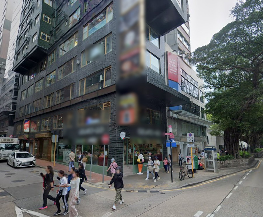 涉事的印尼食店位於彌敦道一棟大廈的3樓，其前身為一間屹立佐敦40年的懷舊印尼餐廳，老店於2016年結業，其後由第二代接手再於現址復開。（google地圖截圖）