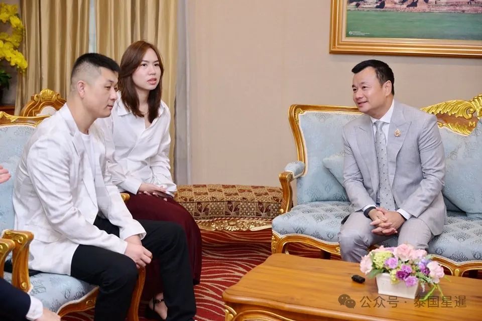 泰國旅游與體育部長索拉翁8日熱情歡迎「太原老葛」團隊。 泰國旅游與體育部長索拉翁8日熱情歡迎「太原老葛」團隊。