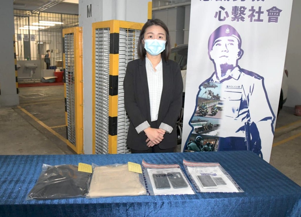 警方講解案情。